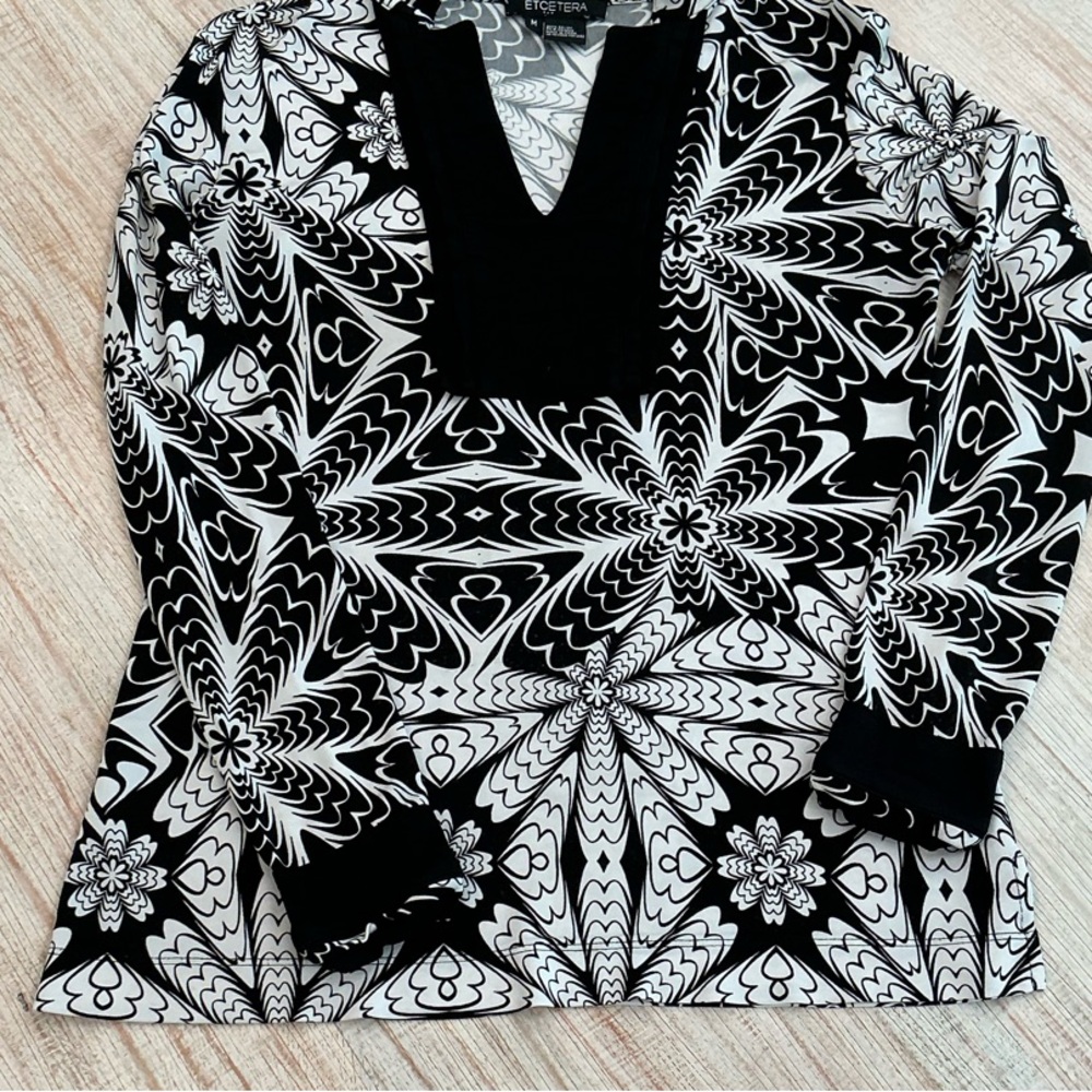 Etcetera Black and White Geometric Flower Patterned Top
